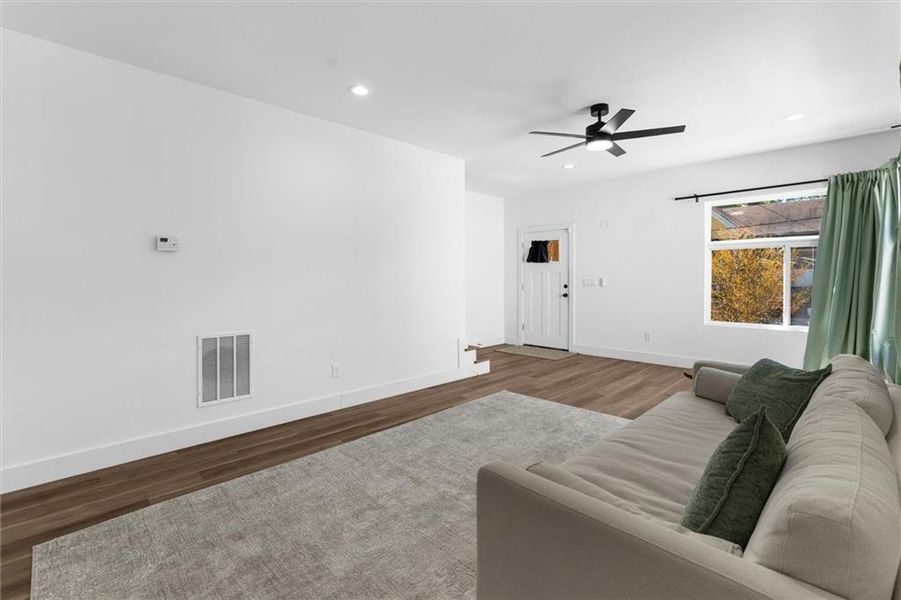 Spacious, unfurnished interior of a new home in , Atlanta (Image 75).