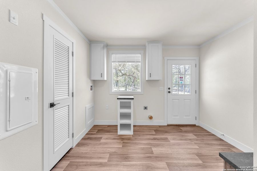 Spacious, unfurnished interior of a new home in , La Vernia (Image 28).