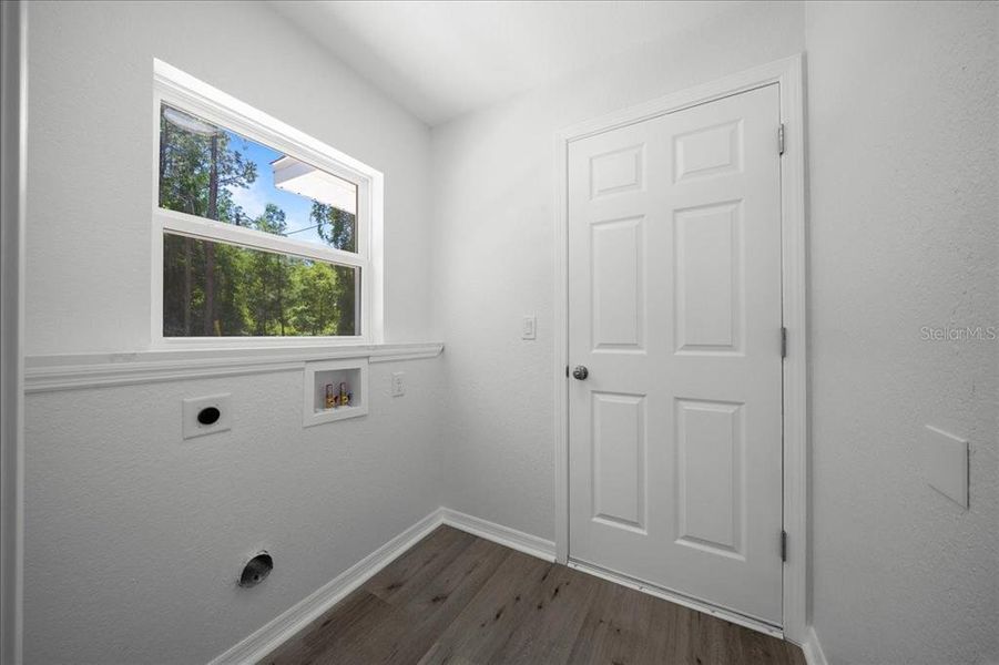 Spacious, unfurnished interior of a new home in , Ocklawaha (Image 34).