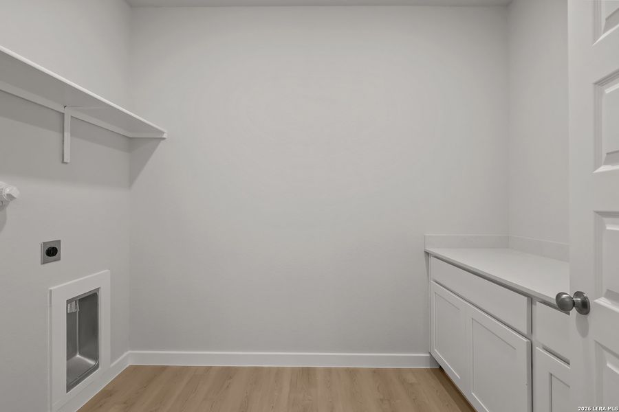 Spacious, unfurnished interior of a new home in Cinco Lakes, San Antonio (Image 24).