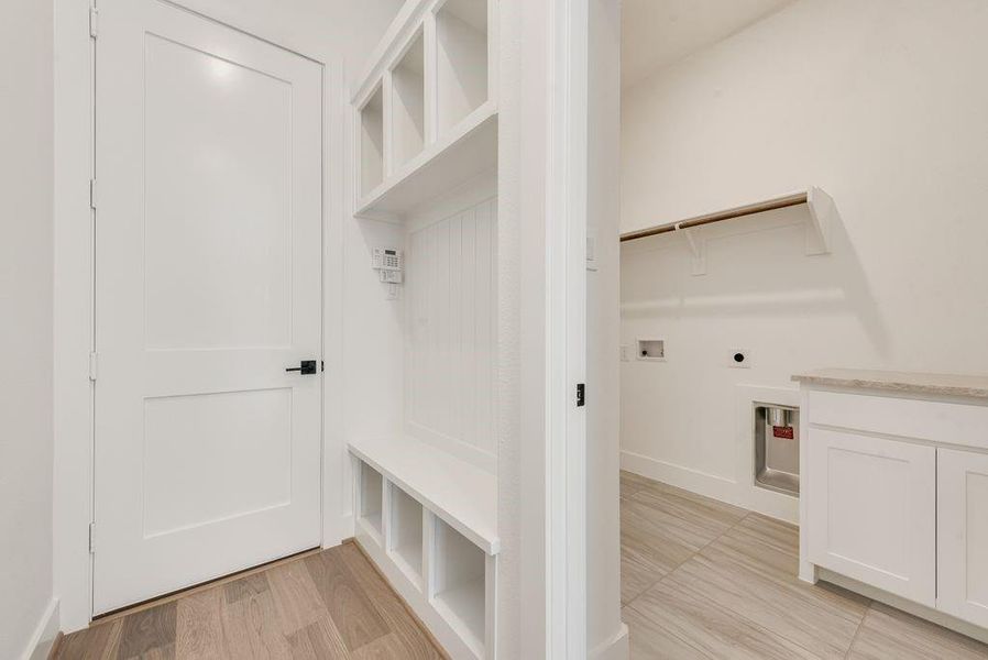 Spacious, unfurnished interior of a new home in Edgewater, Fate (Image 23).