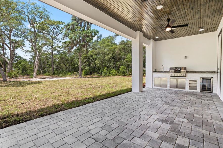 Exterior details and patio area of a home in , Eustis (Image 27).