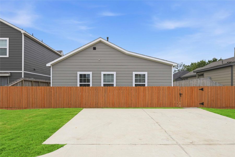 Exterior details and patio area of a home in , Houston (Image 17).