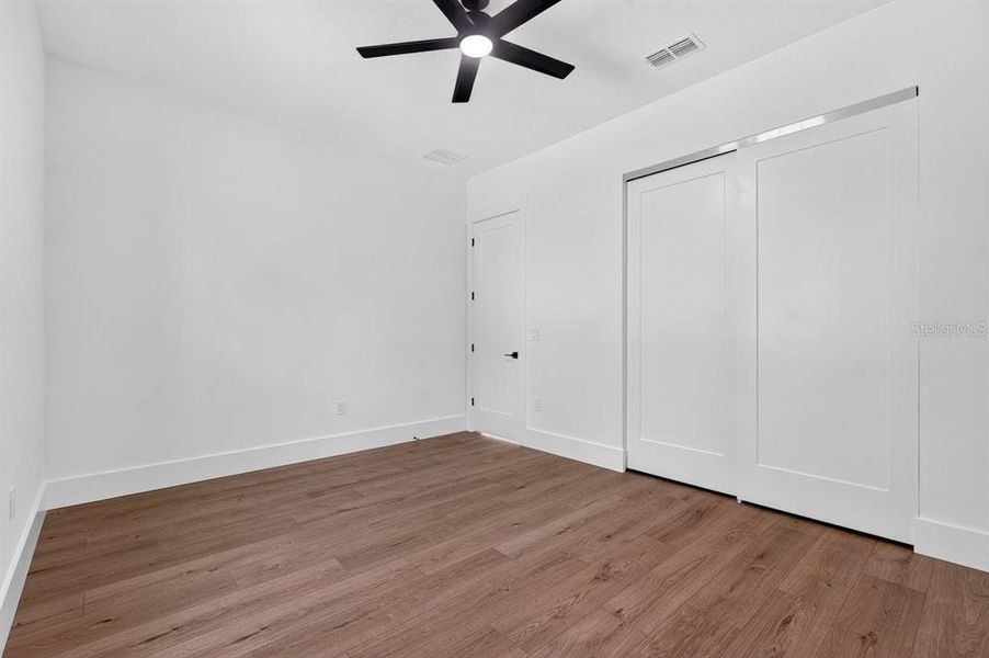 Spacious, unfurnished interior of a new home in , Deland (Image 10).