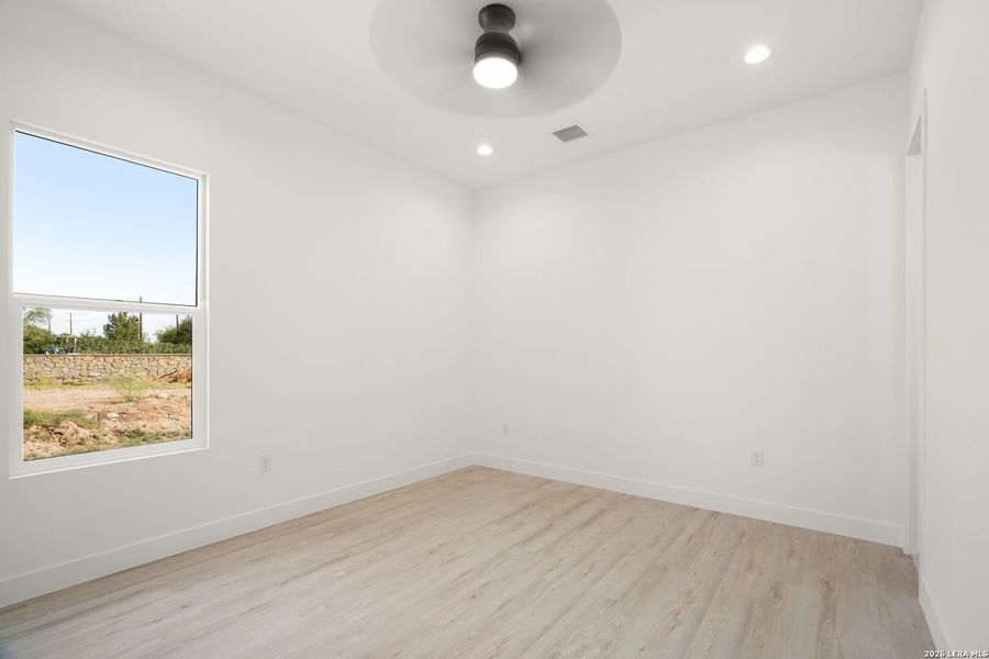 Spacious, unfurnished interior of a new home in , El Paso (Image 20).