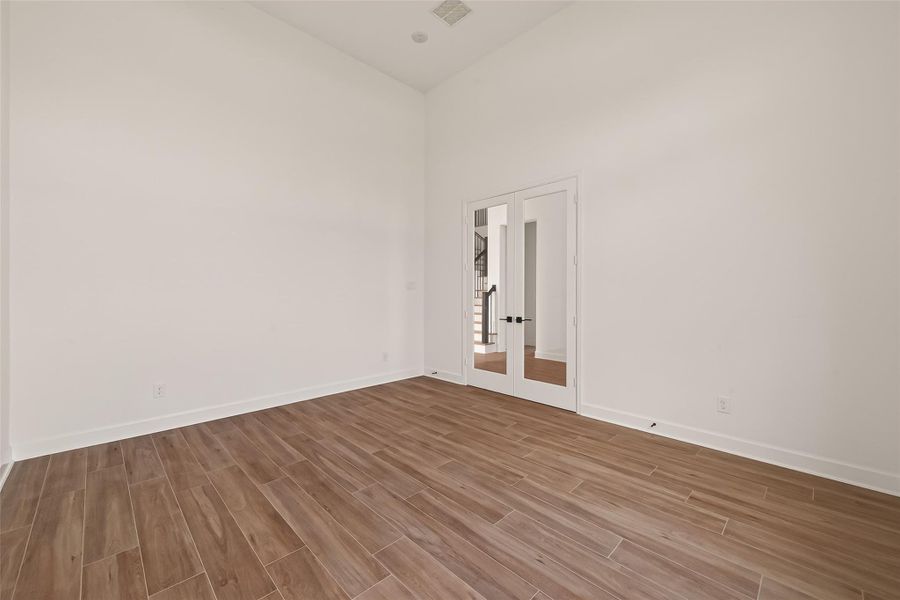 Spacious, unfurnished interior of a new home in , Brookshire (Image 36).