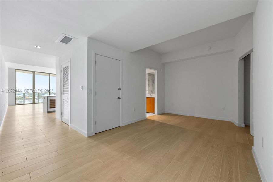 Spacious, unfurnished interior of a new home in , Miami (Image 16).