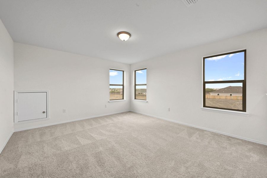 Spacious, unfurnished interior of a new home in Stoney Chase, Del Valle (Image 18).