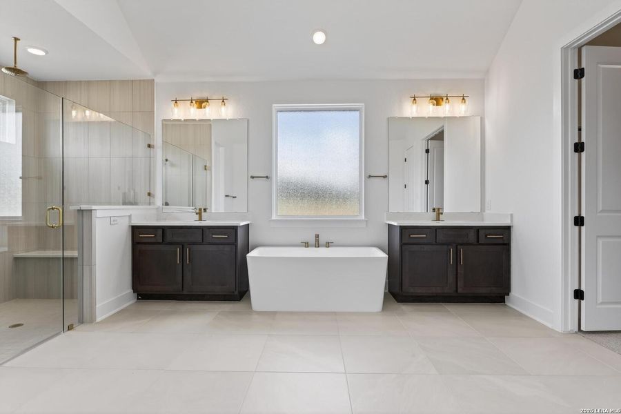 Furnished interior view inside a new home in Waldsanger, New Braunfels (Image 7).
