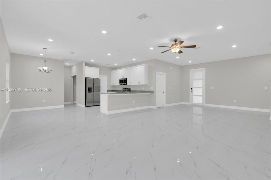 Spacious, unfurnished interior of a new home in , Lehigh Acres (Image 23).