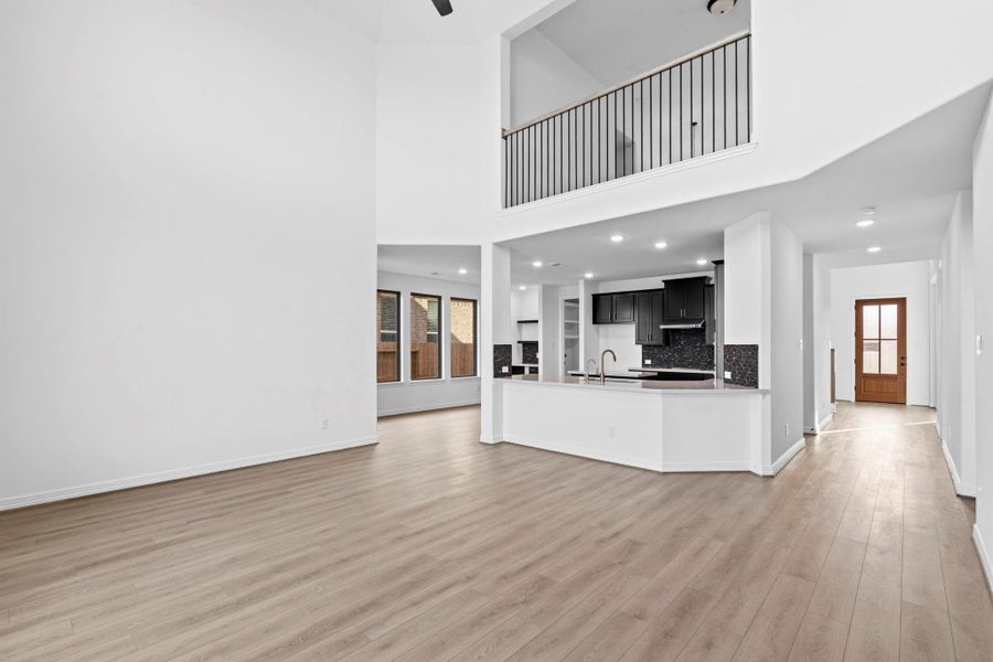 Spacious, unfurnished interior of a new home in Brookewater, Rosenberg (Image 19).
