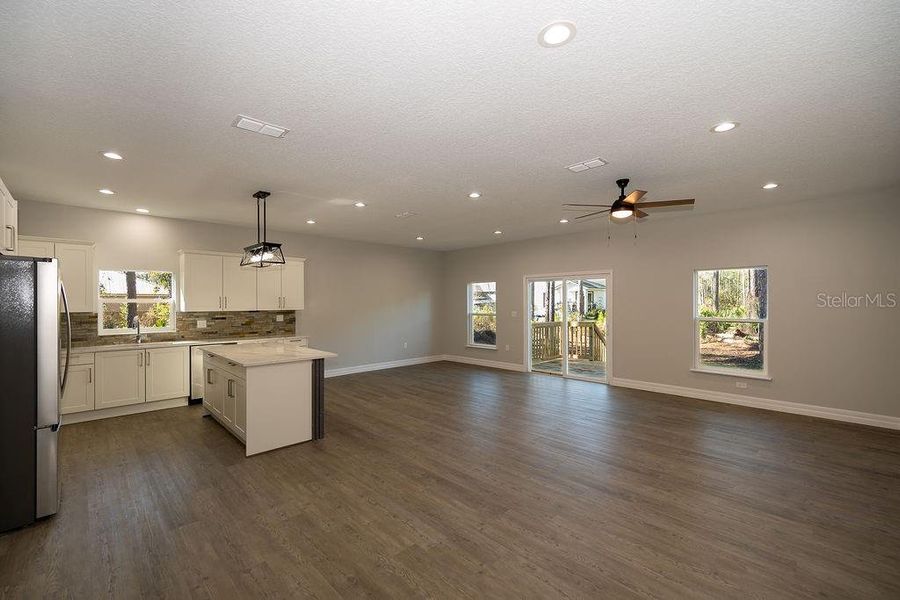 Spacious, unfurnished interior of a new home in , Deland (Image 30).