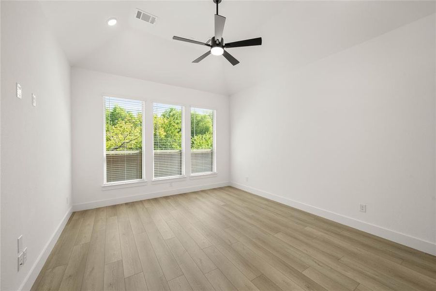 Spacious, unfurnished interior of a new home in Birdsong, Mansfield (Image 24).
