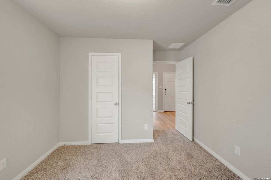 Spacious, unfurnished interior of a new home in Mesquite Ridge, San Antonio (Image 33).