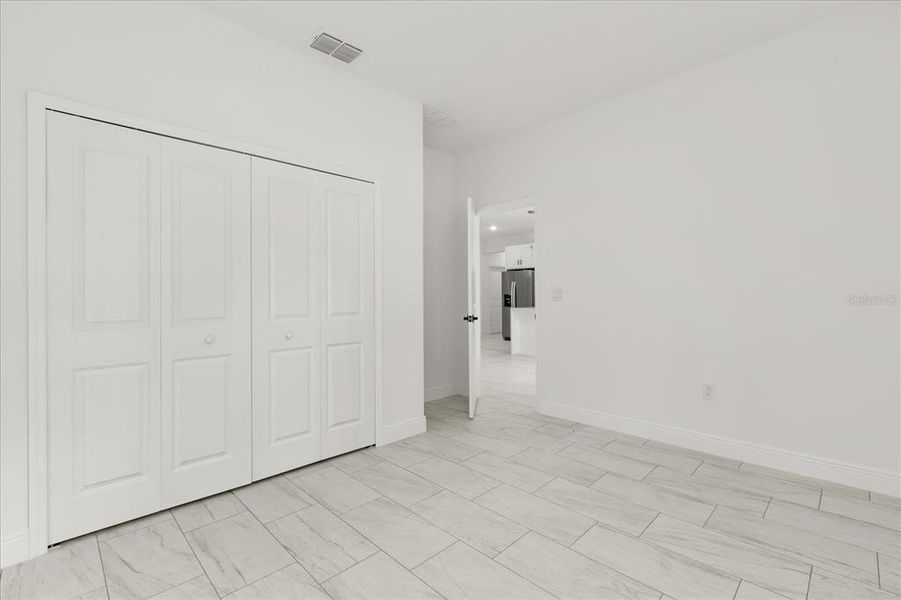 Spacious, unfurnished interior of a new home in , Citrus Springs (Image 25).