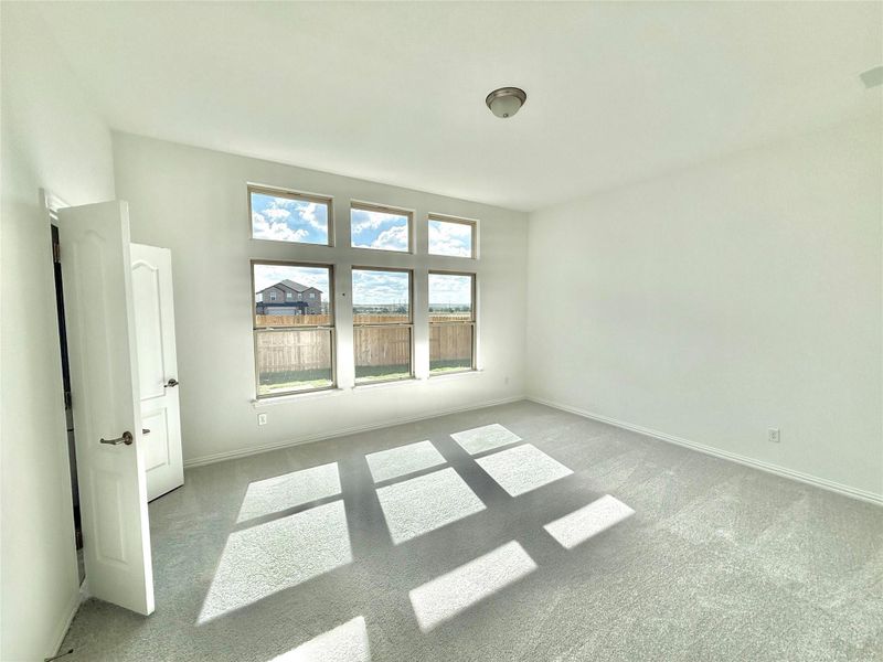 Carpeted empty room with baseboards