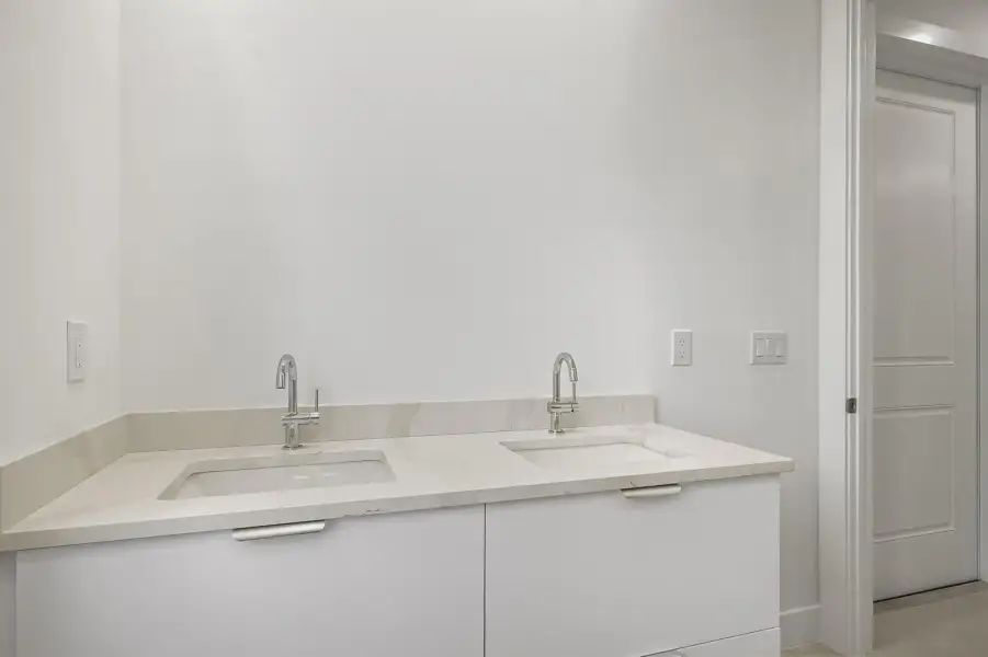 4606 Hibiscus - MLS - 023