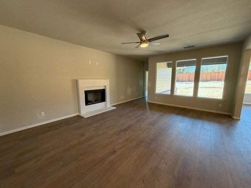Spacious, unfurnished interior of a new home in Waterford Park, Weatherford (Image 8). Spacious, unfurnished interior of a new home in Waterford Park, Weatherford (Image 8).
