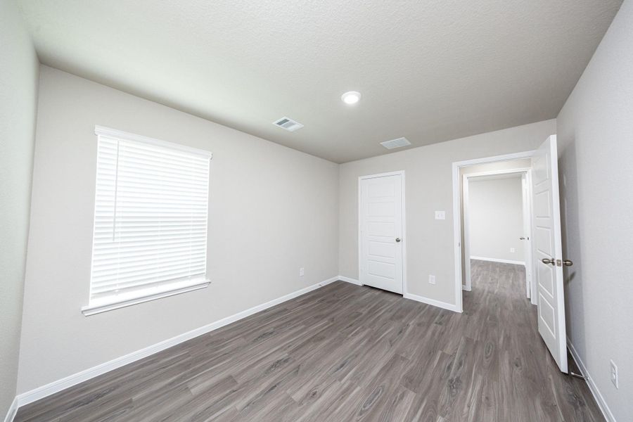 Spacious, unfurnished interior of a new home in Mackenzie Creek, Conroe (Image 9). Spacious, unfurnished interior of a new home in Mackenzie Creek, Conroe (Image 9).