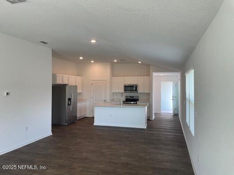 Spacious, unfurnished interior of a new home in The Arbors, Jacksonville (Image 32).