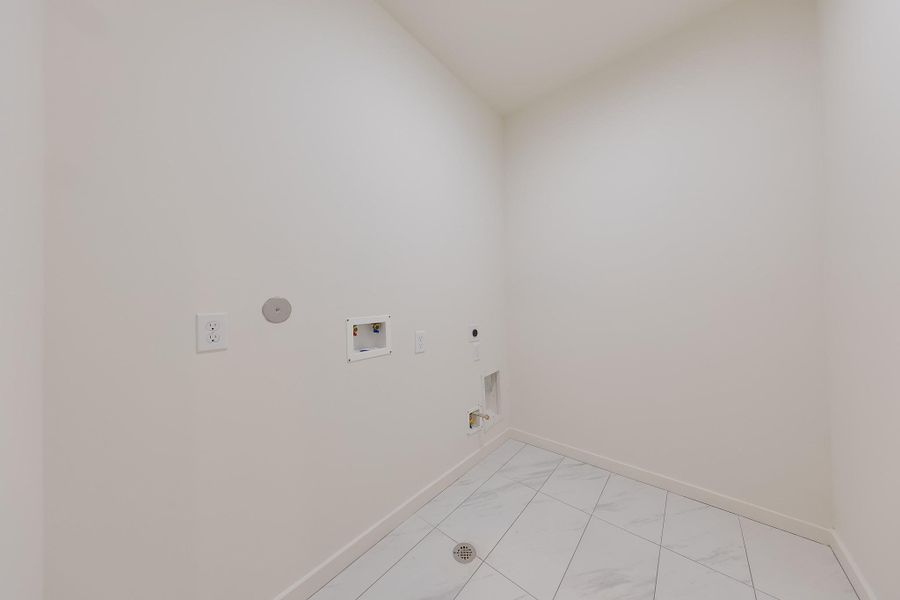 Spacious, unfurnished interior of a new home in , Houston (Image 40).