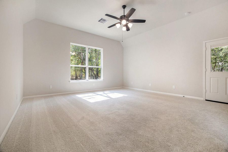 Spacious, unfurnished interior of a new home in Encino Estates, Dayton (Image 26).