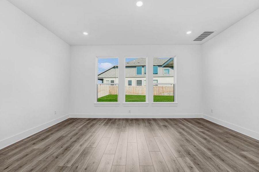 Spacious, unfurnished interior of a new home in Santa Rita Ranch, Liberty Hill (Image 12).