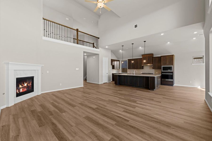 Spacious, unfurnished interior of a new home in The Meadows at Imperial Oaks 60', Conroe (Image 15).