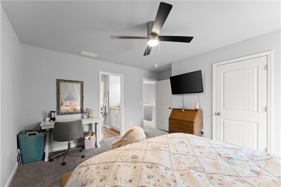 Furnished interior view inside a new home in , Jefferson (Image 35).