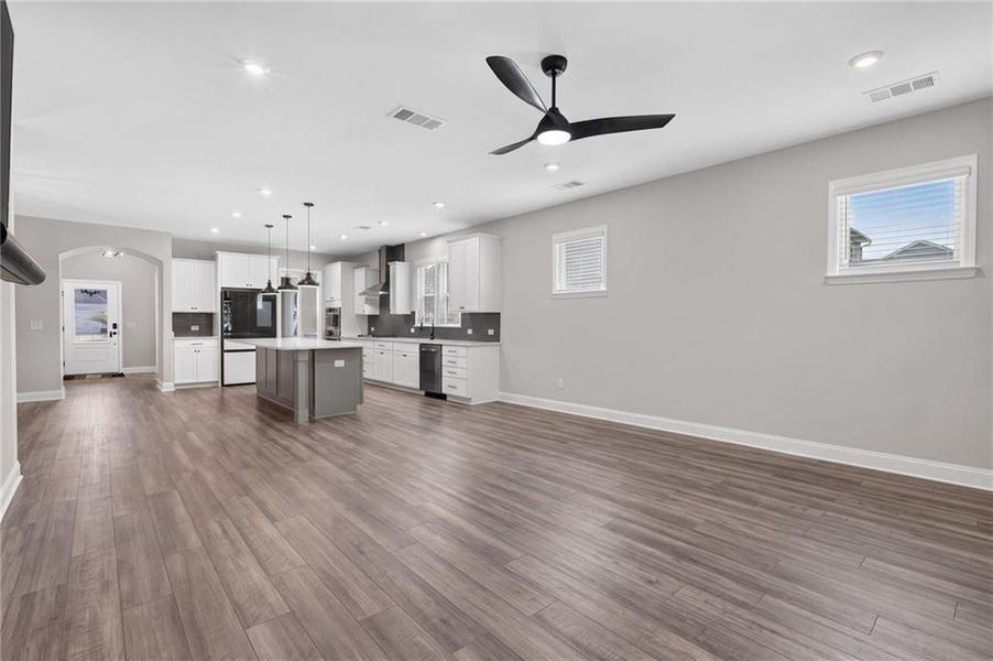 Spacious, unfurnished interior of a new home in , Richmond Hill (Image 70). Spacious, unfurnished interior of a new home in , Richmond Hill (Image 70).