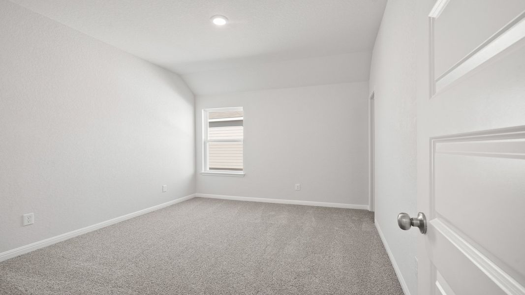 Spacious, unfurnished interior of a new home in Hunters Ranch, San Antonio (Image 20).