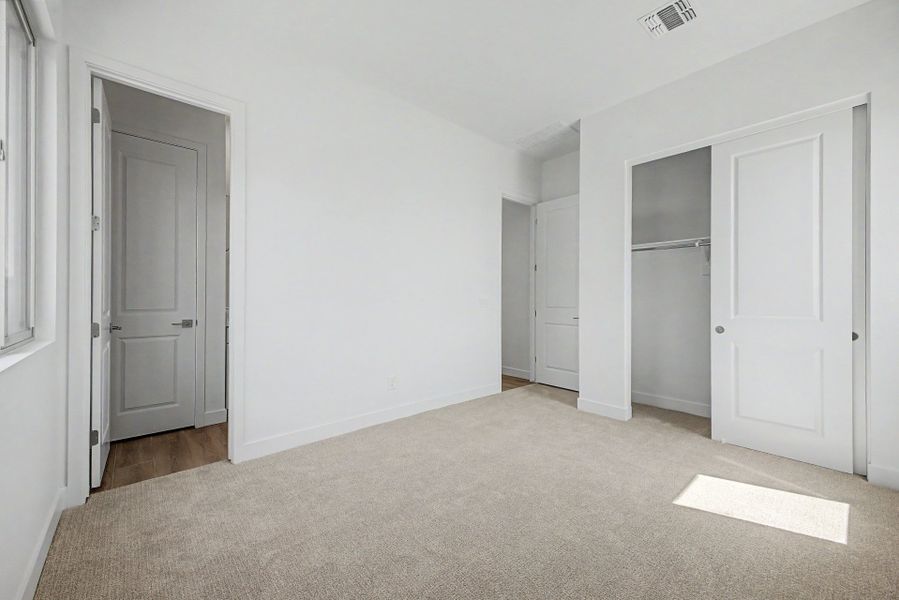 Spacious, unfurnished interior of a new home in Frontera, Surprise (Image 14).