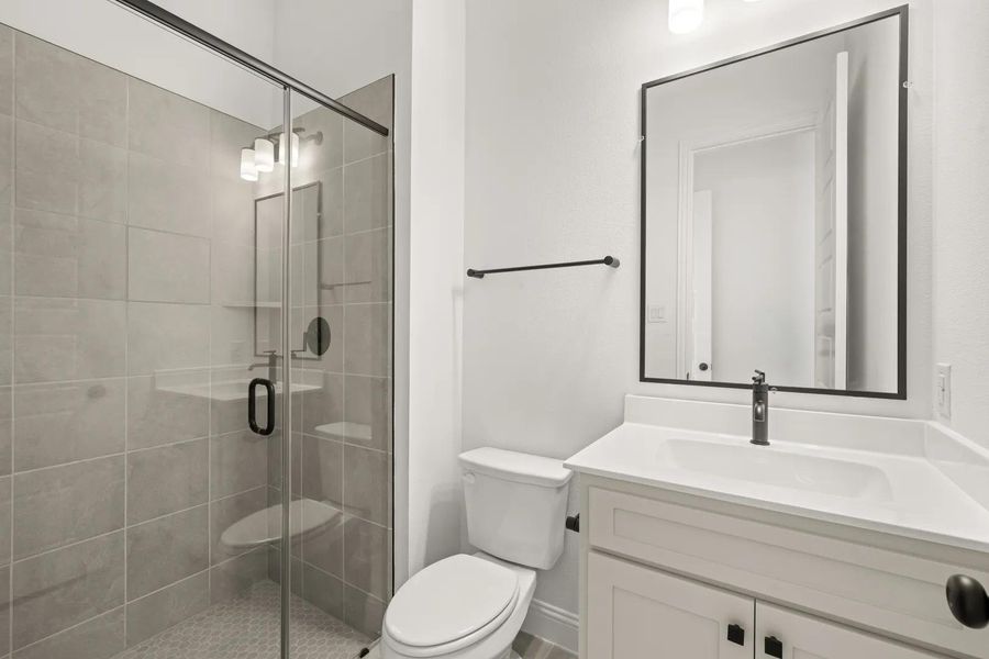 The Eastland II Full Bath