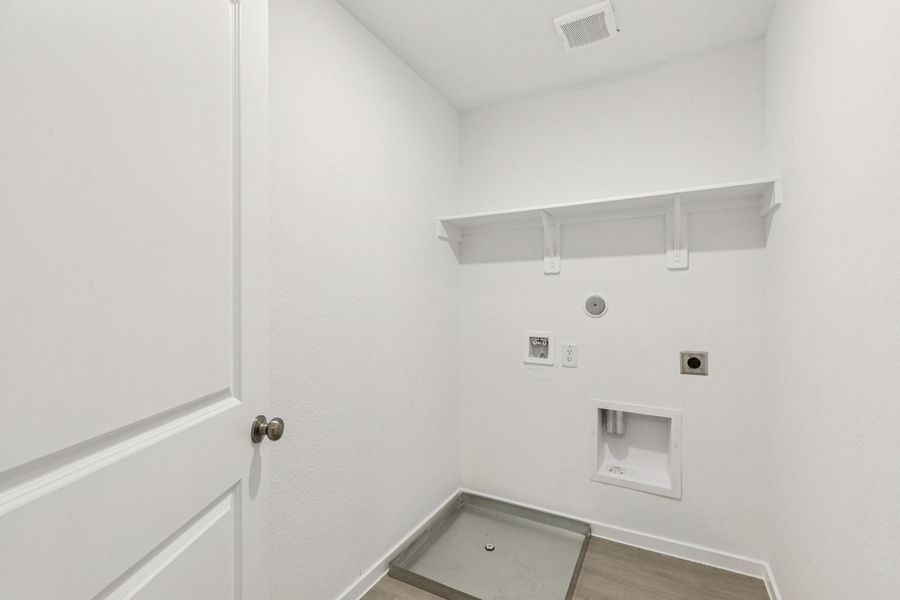 Spacious, unfurnished interior of a new home in Mavera, Conroe (Image 18).