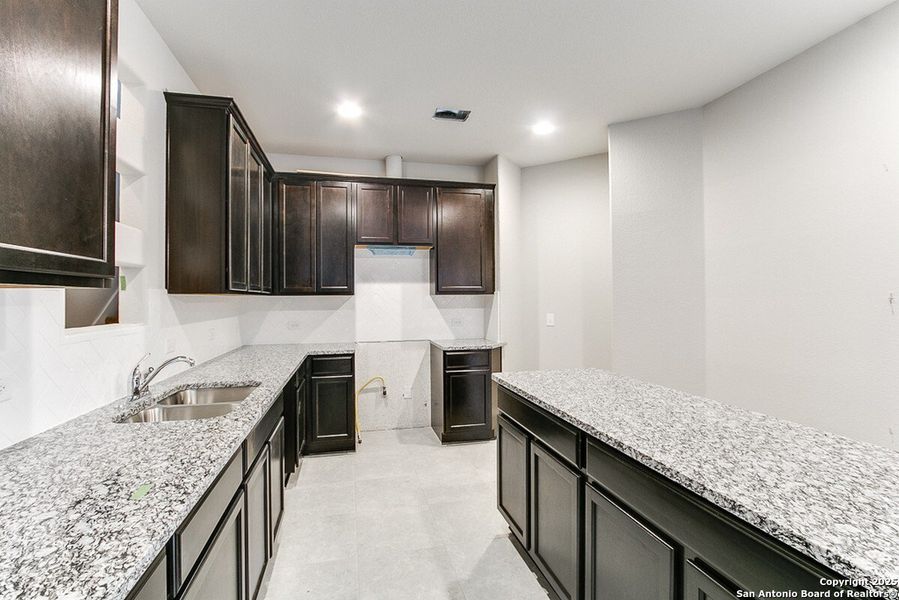 Furnished interior view inside a new home in Homestead, Schertz (Image 4).