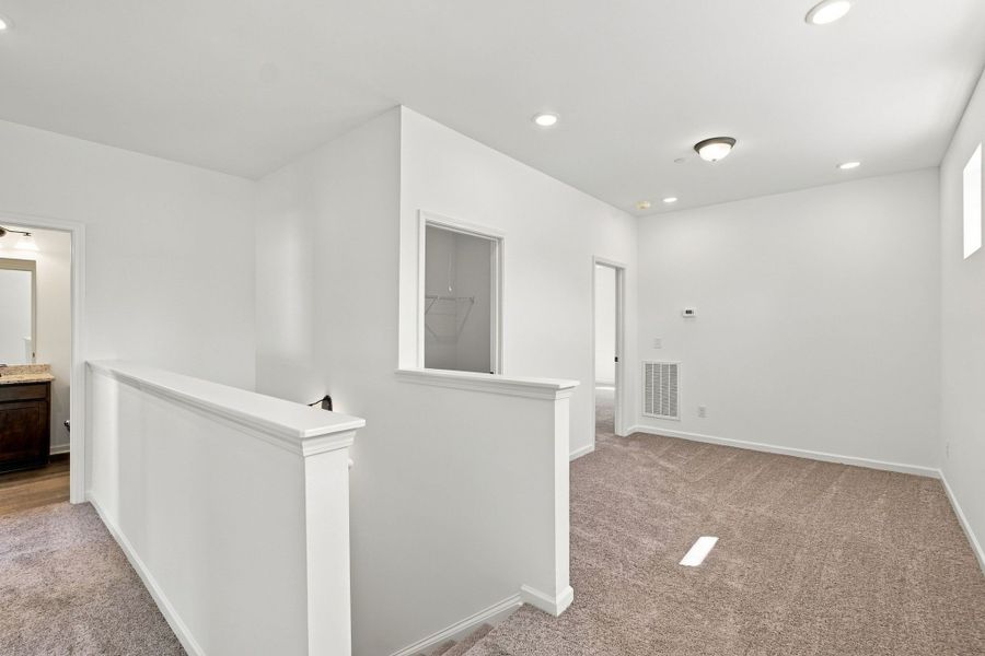 Spacious, unfurnished interior of a new home in Laurelwood Park, Gallatin (Image 20).