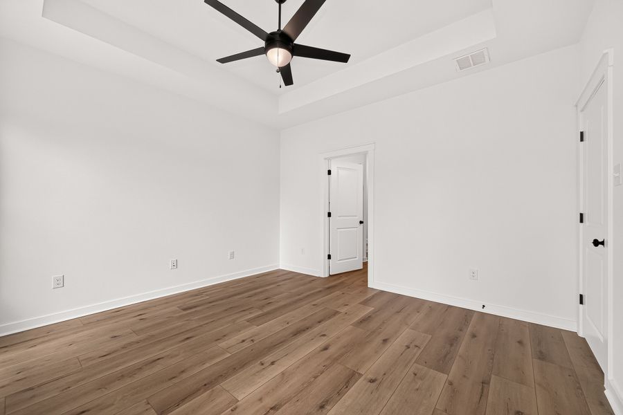 Spacious, unfurnished interior of a new home in Two Step Farm, Montgomery (Image 19).