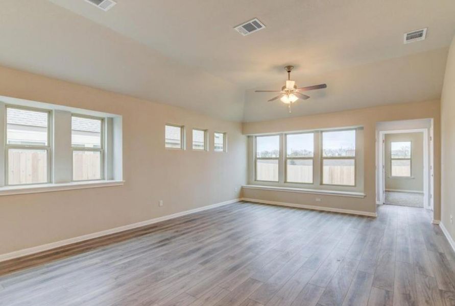 Spacious, unfurnished interior of a new home in Crosswinds, Kyle (Image 16).