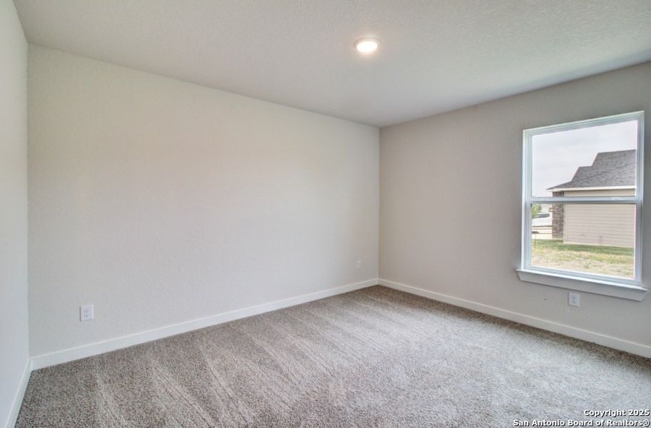 Spacious, unfurnished interior of a new home in Cloud Country, New Braunfels (Image 12).