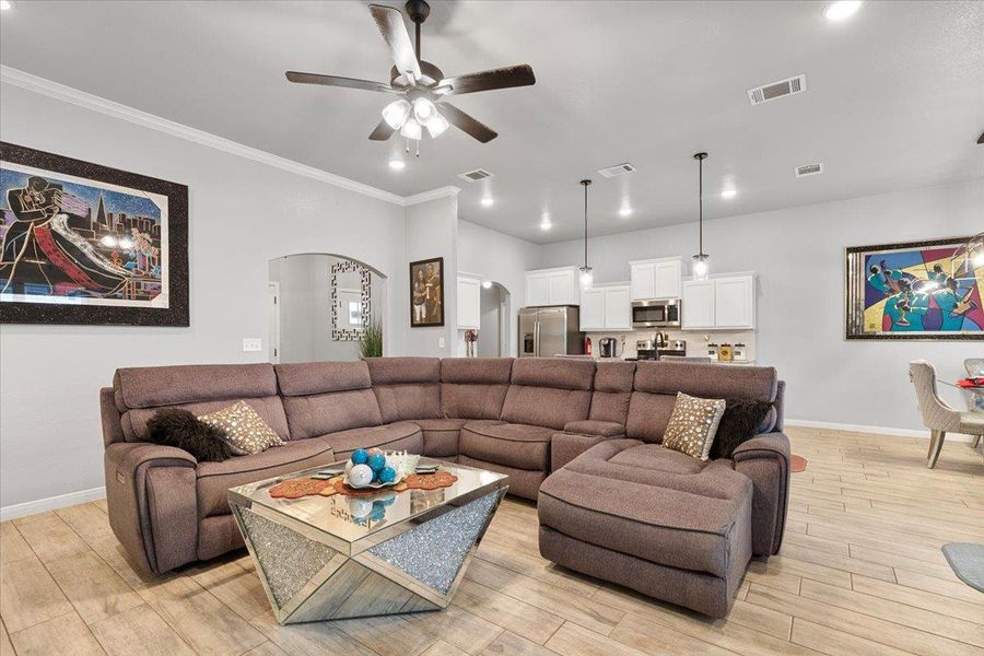 Furnished interior view inside a new home in , Killeen (Image 10).