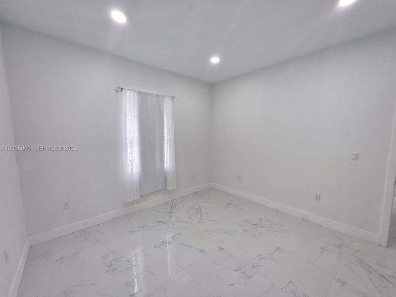 Spacious, unfurnished interior of a new home in , Clewiston (Image 21).