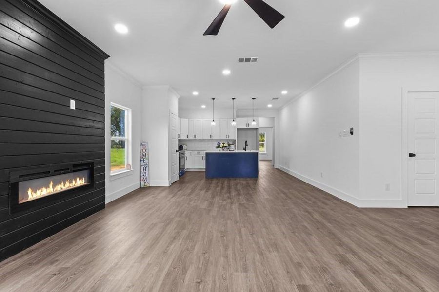 Spacious, unfurnished interior of a new home in , Tool (Image 22).