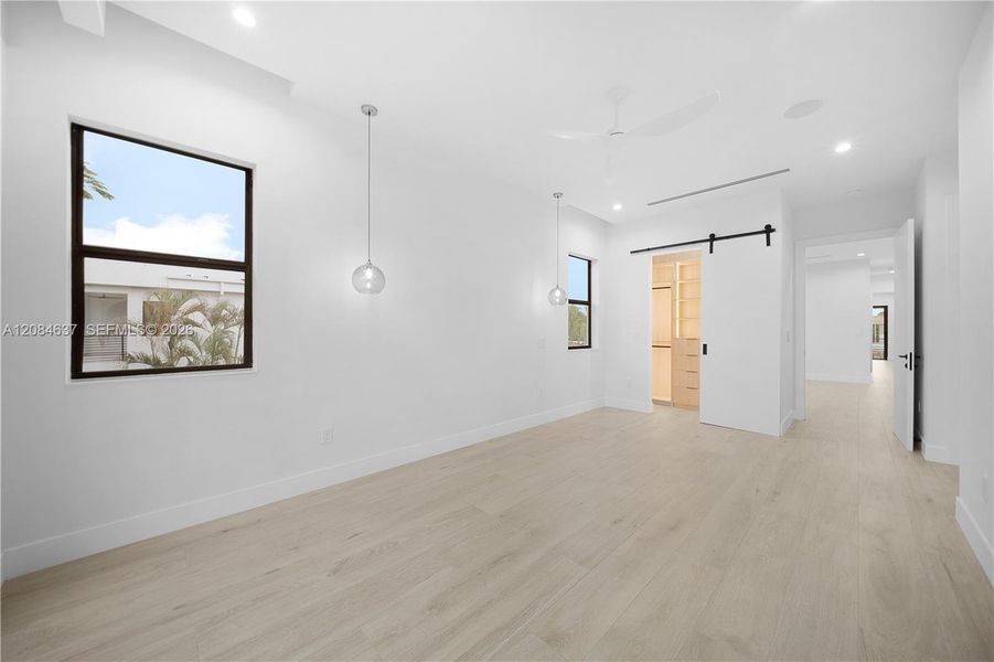 Spacious, unfurnished interior of a new home in , Fort Lauderdale (Image 42).