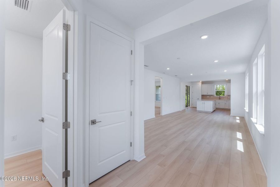 Spacious, unfurnished interior of a new home in Del Webb Wildlight, Yulee (Image 22).