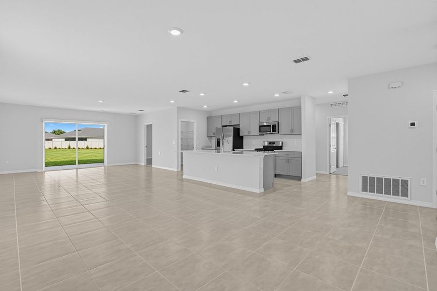 Spacious, unfurnished interior of a new home in Firethorn, Parrish (Image 12).