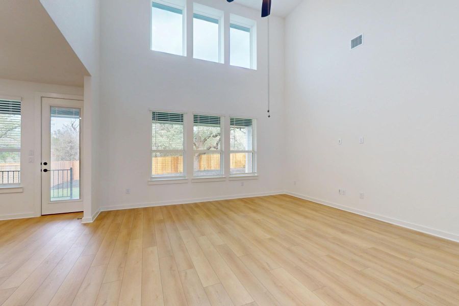 Spacious, unfurnished interior of a new home in Edgewood, Leander (Image 30).