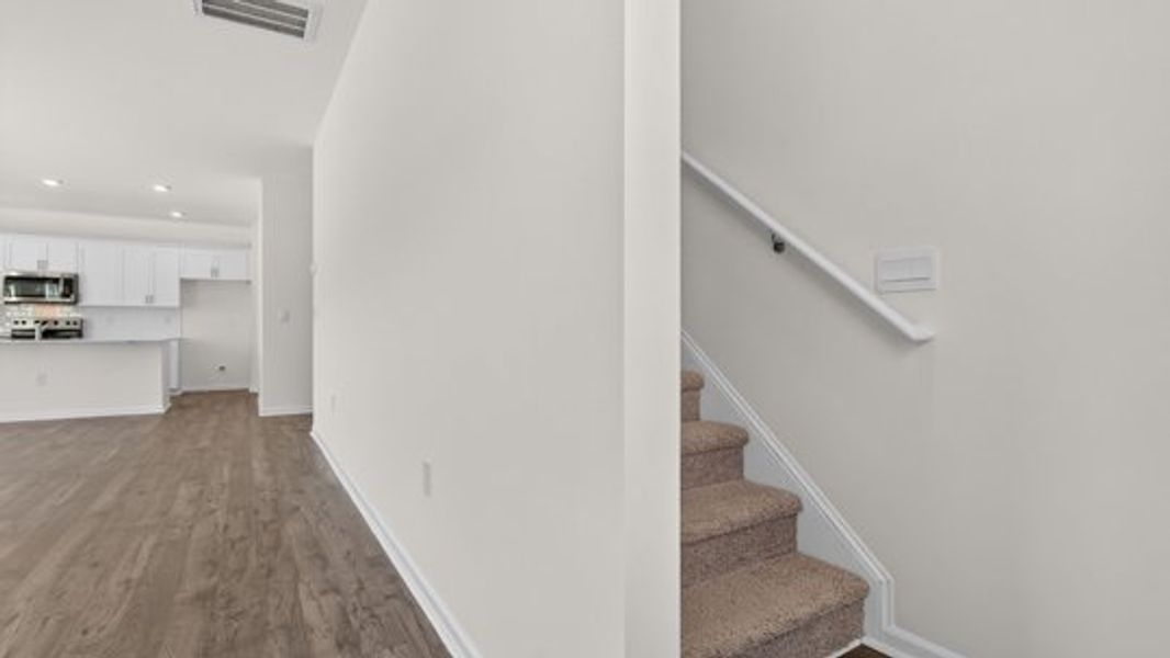 Spacious, unfurnished interior of a new home in Shahbain Reserve, Raeford (Image 22).