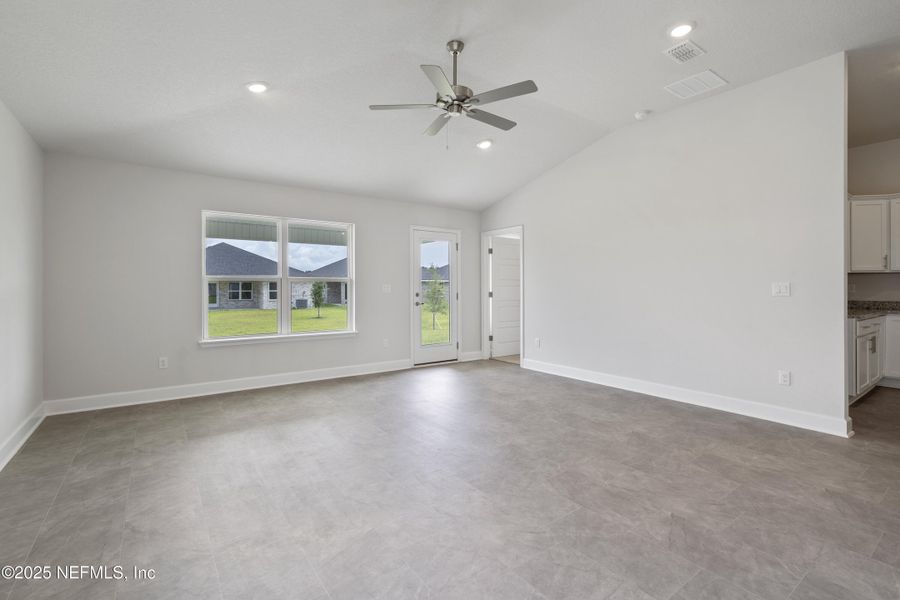 Spacious, unfurnished interior of a new home in Shadow Crest at Rolling Hills, Green Cove Springs (Image 12).