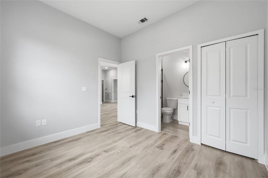 Spacious, unfurnished interior of a new home in , Ocala (Image 16).