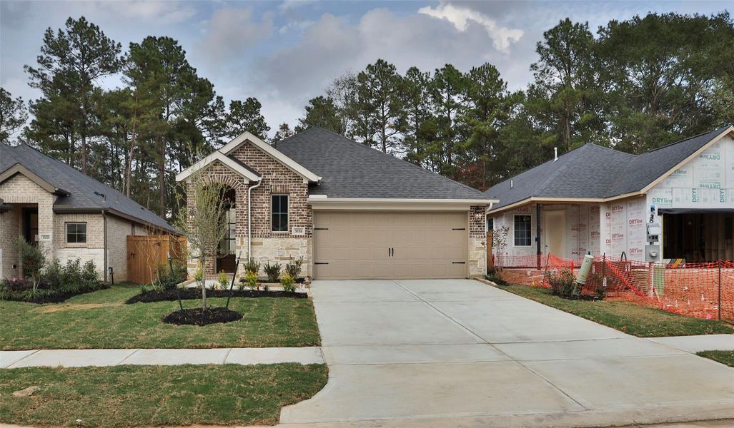 Front exterior of a new home in Woodhavyn 40', Magnolia, TX, highlighting curb appeal (Image 1).